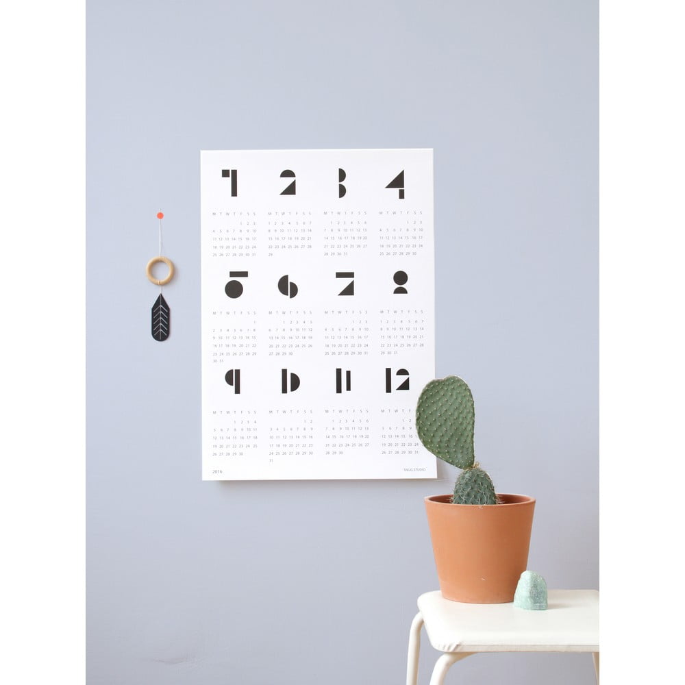 Календарь купить на стену. Необычные настенные календари. Настенный календарь в интерьере. Необычный календарь на стену. Красивый календарь на стену.