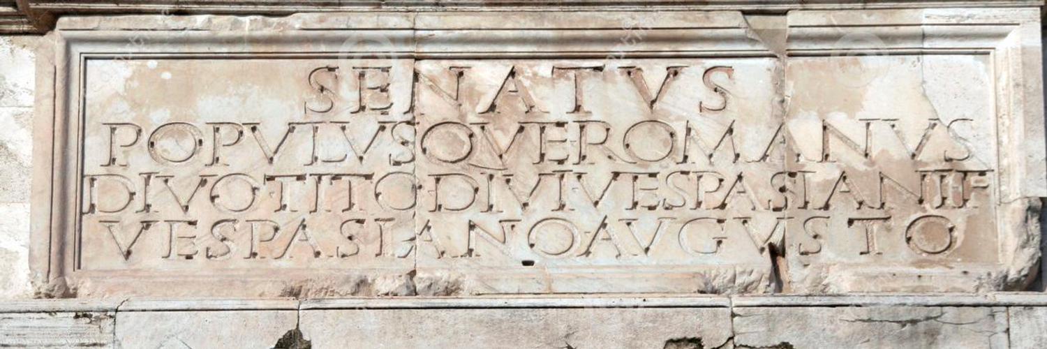 Какие буквы в риме. Римский маюскул шрифт. Римский капитальный шрифт колонны Траяна в Риме. Колонна Траяна шрифт Римский капитальный. Колонна Траяна в Риме шрифт.