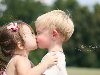 Фото Поцелуй детей (Jenie Leigh)