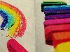 Фото Цветные мелки и нарисованная радуга