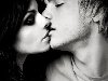 Легкий, нежный и скользящий поцелуй означает бережное отношение к любимому ...