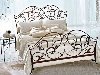 Ажурная кованная кровать оживит интерьер и добавит романтические нотки в ...