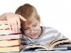 Мальчик читает книгу, изолированных на белом Фото со стока - 11708483