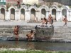 Дети купаются в реке Катманду, Непал. Светлая тема; Серая тема; Бежевая тема ...