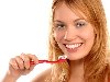 Чистить зубы утром и вечером, а можно еще и днём — обязательная мера, ...