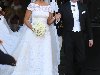 К алтарю принцесса шла в белоснежном платье со шлейфом Valentino Haute ...