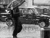 Дождь - дождь гроза мосва центр июль лето чернобелая квадрат люди фото ...