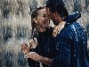 Поцелуй под дождем, дождь, мужчина и женщина, поцелуи