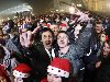 Люди собрались на главной площади Софии, чтобы отпраздновать Новый год.