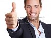 Счастливый молодой человек бизнеса держа палец вверх Фото со стока - ...