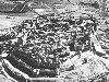 Средневековый город Каркассон (низовья Роны); сложная система укреплений ...