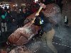 Милиция ищет продавца снесенного в Киеве памятника Ленину