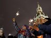 Новый год в России встречали по-разному. Фоторепортаж.