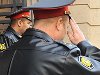 В России полицейских избавили от обязанности отдавать честь