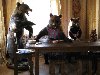 Семья медведей за столом
