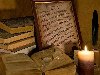 Мудрецы писали старинные книги и манускрипты пером при свечах, ...