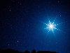 Широкоформатные обои Яркая звезда, Яркий блеск звезды на ночном небе