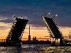Первый разводной мост в Санкт-Петербурге был возведен еще при Петре 1.