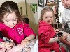 Руби Дикенсон 3 года от роду и она уже держит в руках тату машинку.