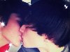 Сегодня в твиттер попало фото, на котором целуются 2 мальчика один из них ...