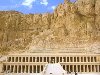 У самого подножия скал Дейр эль-Бахри расположен заупокойный храм знаменитой ...
