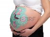Крупным планом образ беременный живот с нарисованными часами Фото со стока - ...