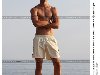 Спортивный молодой человек стоит на мостике на фоне моря, фото № 3580182, ...