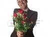 мужчины дарят цветы ваш.
