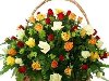 Сегодня корзина с цветами — великолепный традиционный подарок на торжество.