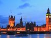 ... Международный Landmark Лондон Англия Великобритания в сумерках Фото