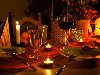 Новогодний романтический ужин комнате свечи, разного размера и не стоит за ...