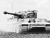 Танк Тигр 101-го тяжелого танкового батальона СС во время учебных боев ...