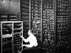 Внутри американского компьютера ENIAC было 18 000 радиоламп.
