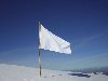 Белый флаг — это международный признанный защитный признак перемирия, ...