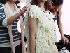 ФОТОЛЕНТА: Модельные платья из газет, пакетов и фантиков