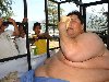 Самый толстый человек в мире отправился на пикник в кровати