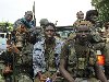 Военные действия в Кот-дu0026#39;Ивуаре: в осаде. Женщина в своем доме, ...